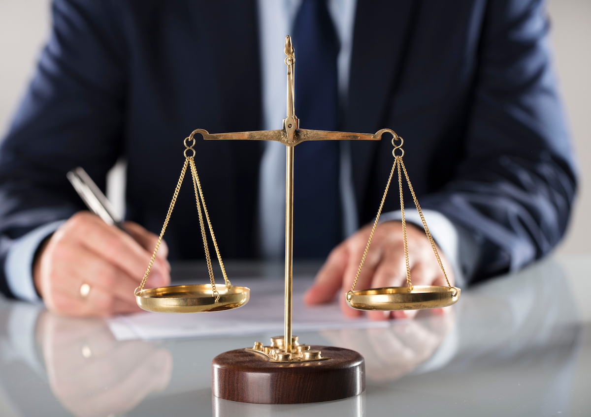 Jak przebiega proces przyjęcia spadku i jakie są związane z tym terminy?