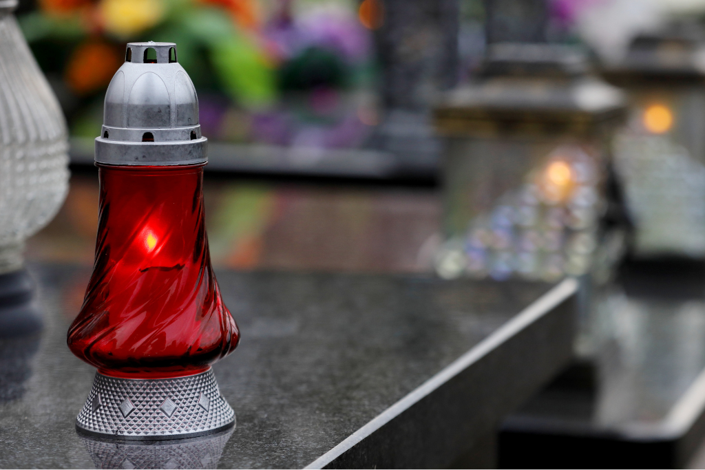 Jak opiekować się grobami najbliższych?