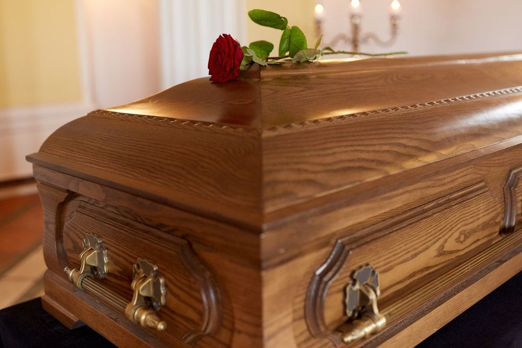 Z czego wykonane są trumny kremacyjne? Przegląd dostępnych rozwiązań